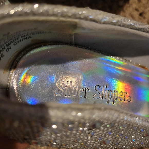 🔥🔥HP🔥🔥9-24-24🔥🔥WOMENS SILVER SLIPPERS GLITTER SPARKLE HEELS SILVER SIZE 7 - Picture 9 of 9
